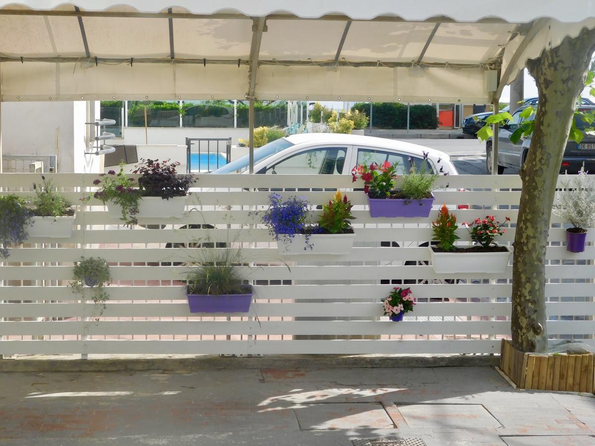 Hotel Dolores Rimini Exterior foto